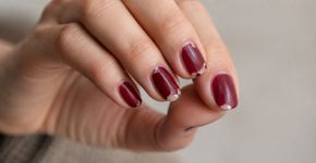 O esmalte lasca no dia seguinte: o problema pode começar antes de a manicure abrir o vidrinho