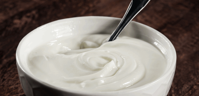Iogurte com 2 ingredientes: você nunca mais vai precisar comprar depois dessa receita