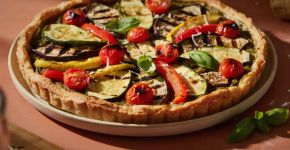 Quer um jantar com vegetais? Aprenda a fazer esta quiche de abobrinha, berinjela e pimentão