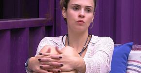 Ana Paula, do BBB, faz ensaio sensual e internautas não perdoam o excesso de retoques