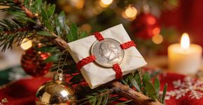 O motivo pelo qual é bom colocar uma moeda na árvore de Natal. Uma tradição preservada de geração em geração