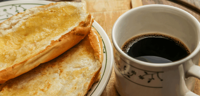 Igualzinho ao de padaria: aprenda a fazer o pão na chapa com requeijão perfeito