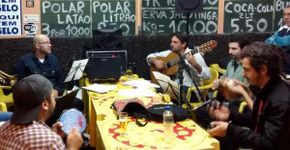 O grupo Choro da Casa leva roda de choro para o Teatro Coletivo