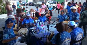 Samba do Tempo da Onça faz show na véspera do Dia Nacional do Samba