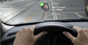 GPS projeta trajeto e notificações do celular no parabrisa do carro