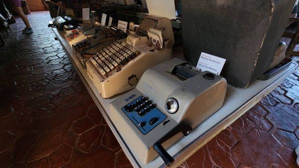 Museu tem diversas máquinas de escrever e calculadoras que muitas crianças nem sabem que existem