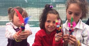 Brasileira leva brincadeira para crianças sírias refugiadas