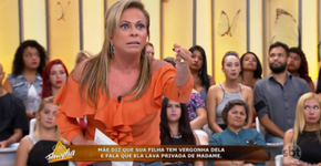 Chris Rocha discute com mulher que tem vergonha do emprego da mãe
