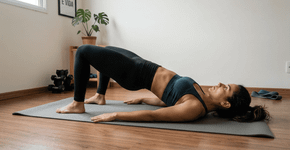 6 exercícios no chão para fortalecer as áreas problemáticas dos glúteos e do abdômen