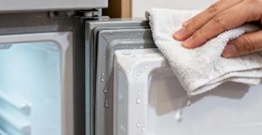 Seu freezer está vazio e limpo, mas o cheiro horrível não vai embora