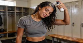 Sem tempo para lavar o cabelo depois da academia? Aprenda a fazer shampoo a seco caseiro