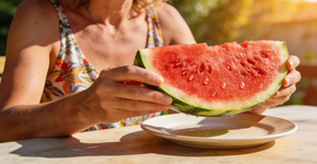 Essa fruta vermelha é o segredo para ter um coração de ferro e pele de porcelana