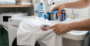 “Não use alvejante em manchas de roupas brancas”. Manchas que nem mesmo uma máquina de lavar consegue remover podem ser facilmente limpas com ‘apenas uma gota’.