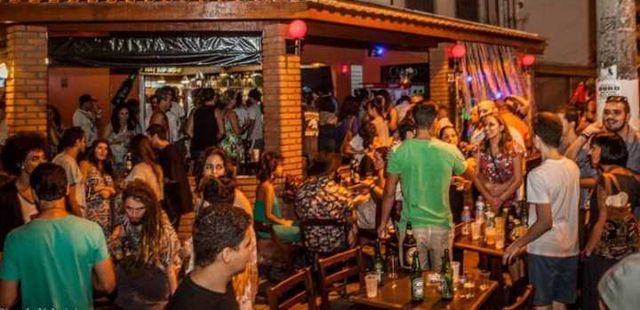 9 bares paulistanos que te convidam a beber na rua