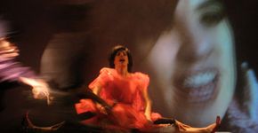 Vá ao teatro e já fique para a balada