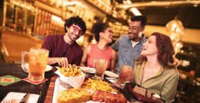 É tempo de celebração! Outback lança Temporada de Ribs e convida clientes a comemorarem suas conquistas com a marca