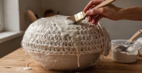 O macete para endurecer crochê usando apenas amido de milho e água escondem