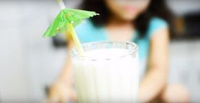 Refrescante e nutritivo: aprenda a fazer um frapê de coco, banana e aveia