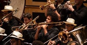 Concertos ao meio-dia e às seis e meia