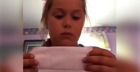 Esta garotinha tentou usar um absorvente em um tutorial de beleza