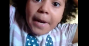 ‘Não uso peruca’, mãe e filha de 4 anos gravam vídeo contra preconceito