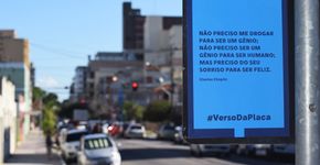 Poesia e textos inspiradores ganham as ruas de Pelotas