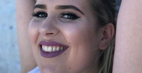 Modelo mostra celulites e comemora aceitação de seu corpo