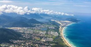 Cidade tem qualidade de vida invejável e moradores conseguem surfar de manhã, trabalhar de tarde e jantar em vila colonial