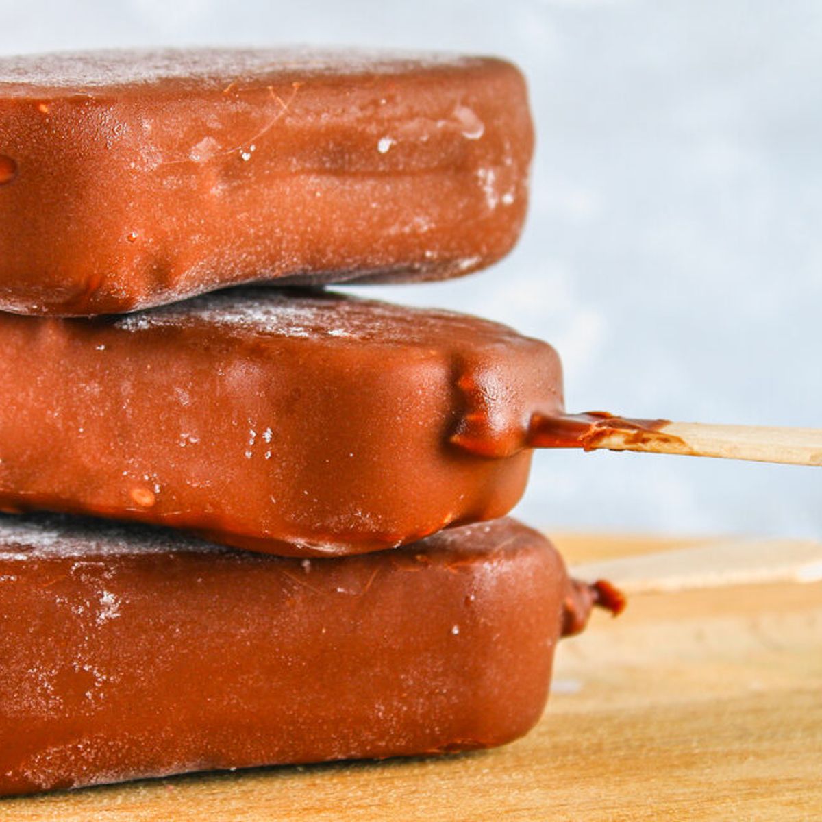 Picolé de caqui leva apenas 2 ingredientes e é saudável para este calorão