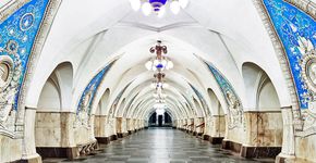 Conheça a arquitetura e a decoração ostentosa do metrô da Rússia