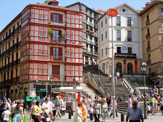 Casco Viejo - Esse lugar me encanta pela quantidade de cafés, lojas e restaurantes deliciosos. A arquitetura é incrível e você encontra pessoas de todo o mundo. É a verdadeira essência da Europa