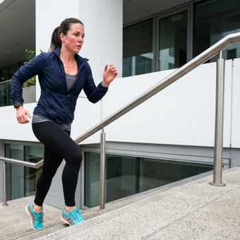 Featured mobile: Especialistas já afirmaram: “Subir escadas 10 minutos por dia, 7 dias por semana, em ritmo acelerado, queima 32.000 calorias por ano”