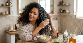 Adeus ao frizz e ao volume excessivo: receita caseira e sem químicos que alisa naturalmente e hidrata os fios