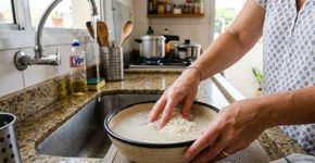 Por que no Japão eles sempre lavam o arroz sete vezes antes do cozimento