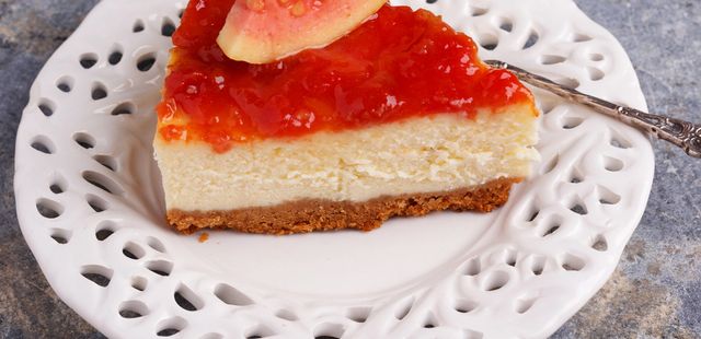 Aprenda a cheesecake de goiaba perfeita com ingredientes que você já tem em casa