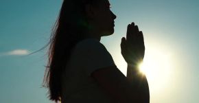 5 orações poderosas para ter sorte e proteção em agosto