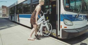 Bicicleta elétrica dobra em 1 segundo