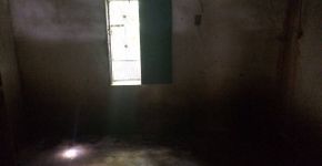 Família mantém mulher presa num quarto durante 16 anos