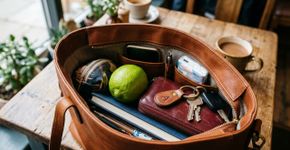 Carregar um limão na bolsa: por que alguns recomendam e para que serve