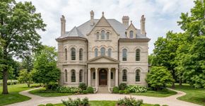 Mansão de US$ 1,75 milhão com 7 quartos, projetada pelo mesmo arquiteto da casa de Taylor Swift e Travis Kelce, está à venda nos Estados Unidos