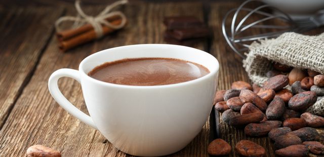 Chocolate quente cremoso com só 4 ingredientes