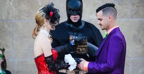 Casal Nerd se casa sob a benção do Batman em cerimônia temâtica