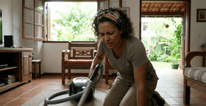 Recupere o poder de sucção do seu aspirador de pó com o uso estratégico de uma meia calça velha
