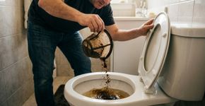 Jogar café usado no vaso sanitário: para que serve e como deve ser utilizado