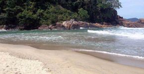 Encontro de rio e mar em Ubatuba, conheça a praia do Puruba