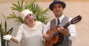 Trovadores Urbanos faz serenata gratuita na casa de 50 moradores de SP