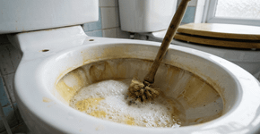 Uma mistura mágica para tirar a mancha amarela do vaso sanitário sem esfregar