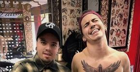 Biel mostra nova tatuagem e internet não perdoa: ‘ficou uma b…’