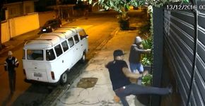 Vídeo mostra grupo atacando sede do MBL na zona sul de SP