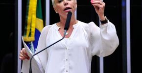Deputada Cristiane Brasil mente idade em aplicativo de paquera